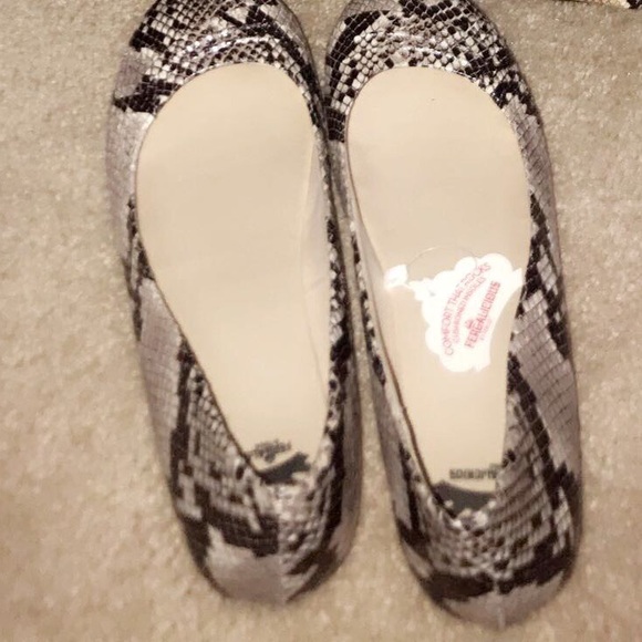 Women’s Python Print Flats - Picture 3 of 4